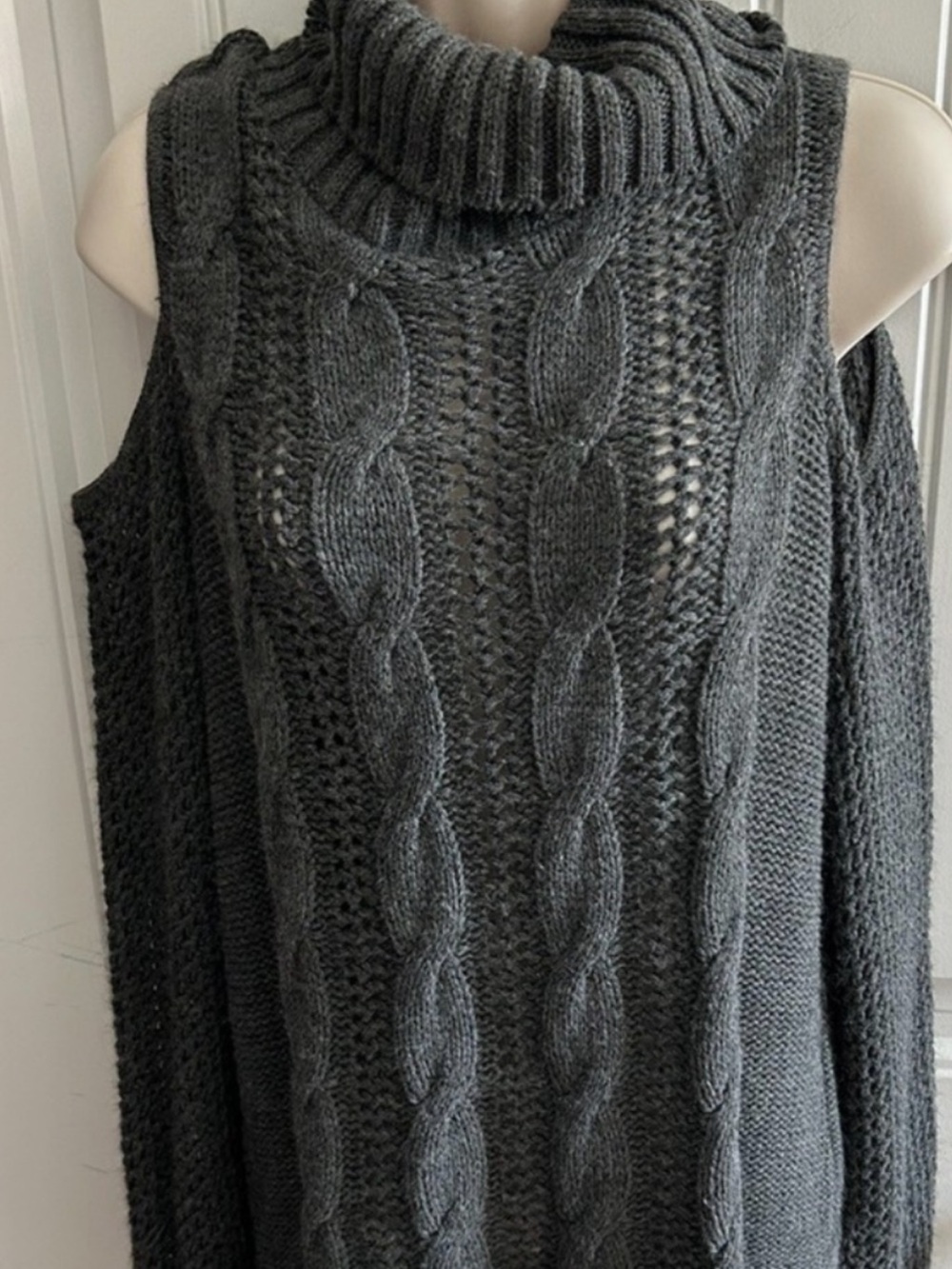 American Eagle Outfitters Charcoal Gray Cable Cold-Shoulder Turtleneck Sweater